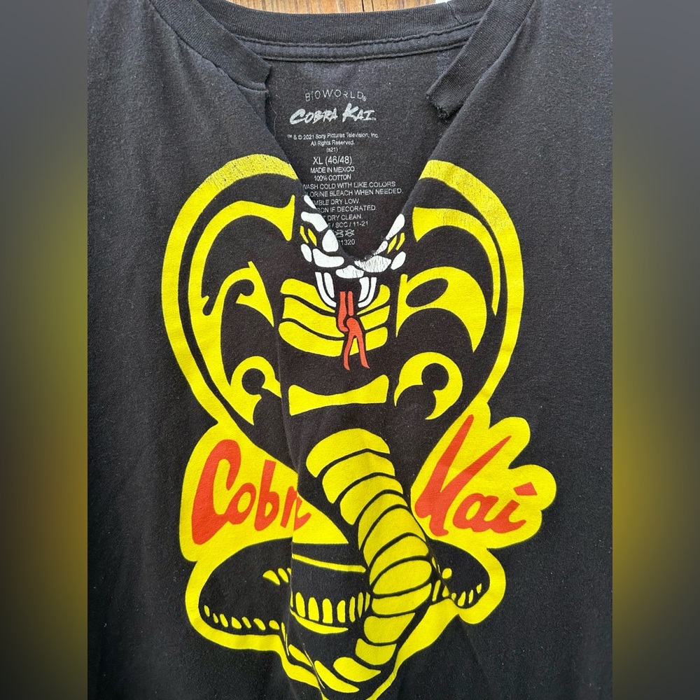 Upcycled Cobra Kai Tee Shirt Karate Kid Movie Bioworld Sz.XL